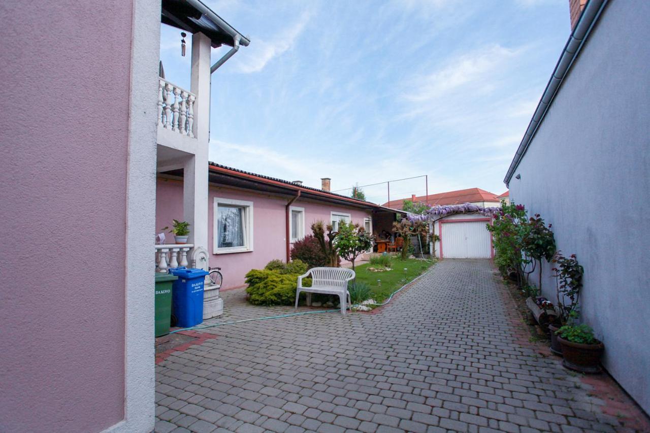 Apartman Ksenija Джяково Екстер'єр фото