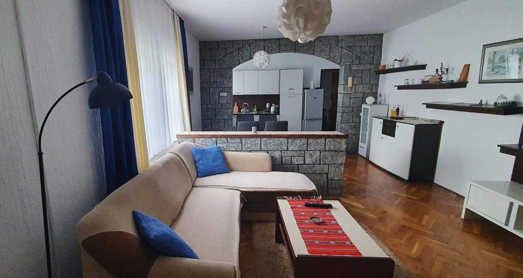 Apartman Ksenija Джяково Екстер'єр фото